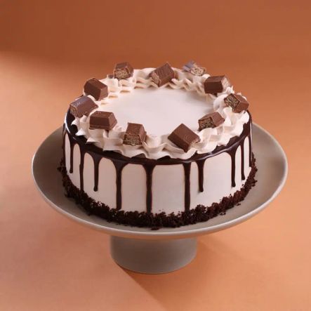 Kit Kat Drip Cake